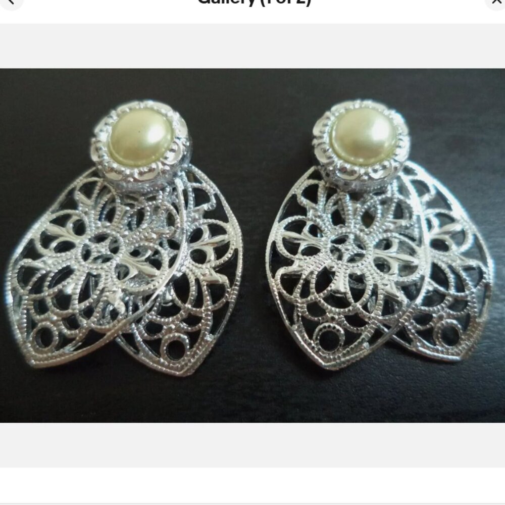 VINTAGE ESTATE PEARL FLORAL SILVER TONE CLIP EARRINGS 1975